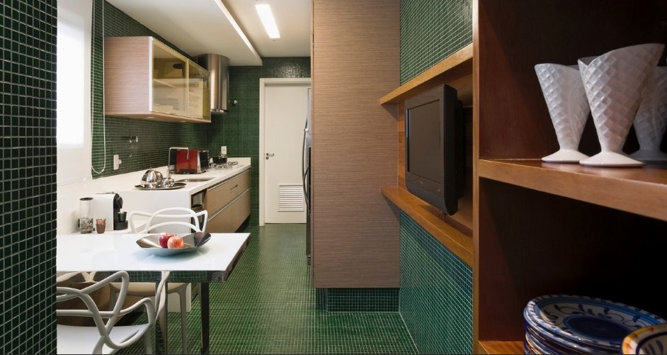 cozinha revestida toda em pastilha